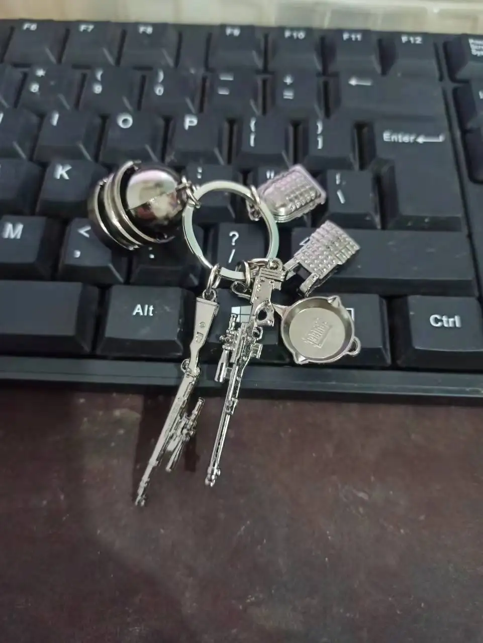 Набор брелоков для ключей комплект из 6 предметов игр PUBG Playerunknowns Battlegrounds рюкзак