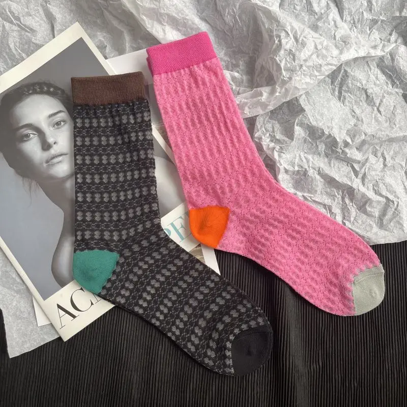 

Женские тонкие летние жаккардовые носки с ажурными кристаллами