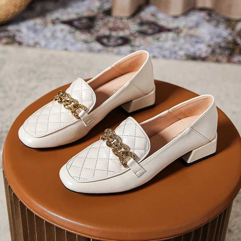 

Plus Size 33-43 Women Fashion Loafers Mid Chunky Heel Pumps Office Lady Shoes Slip on Leather Shoes Metal Chain Decoration Shoes
