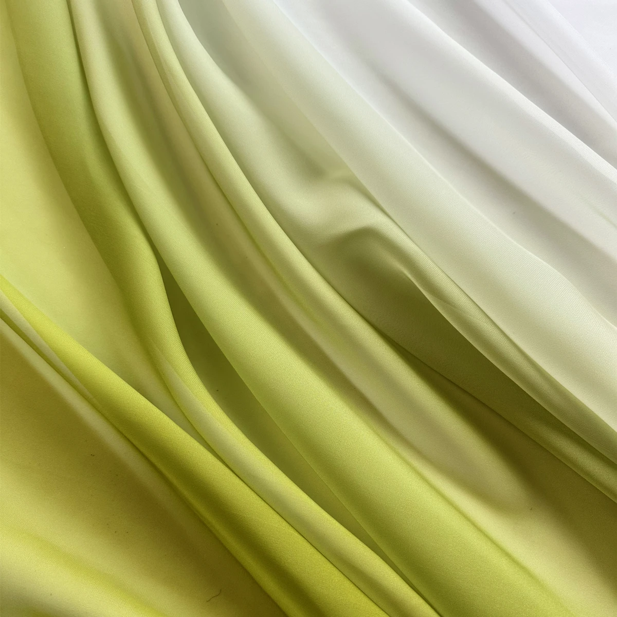 Шифоновая ткань с градиентом плотности 30D