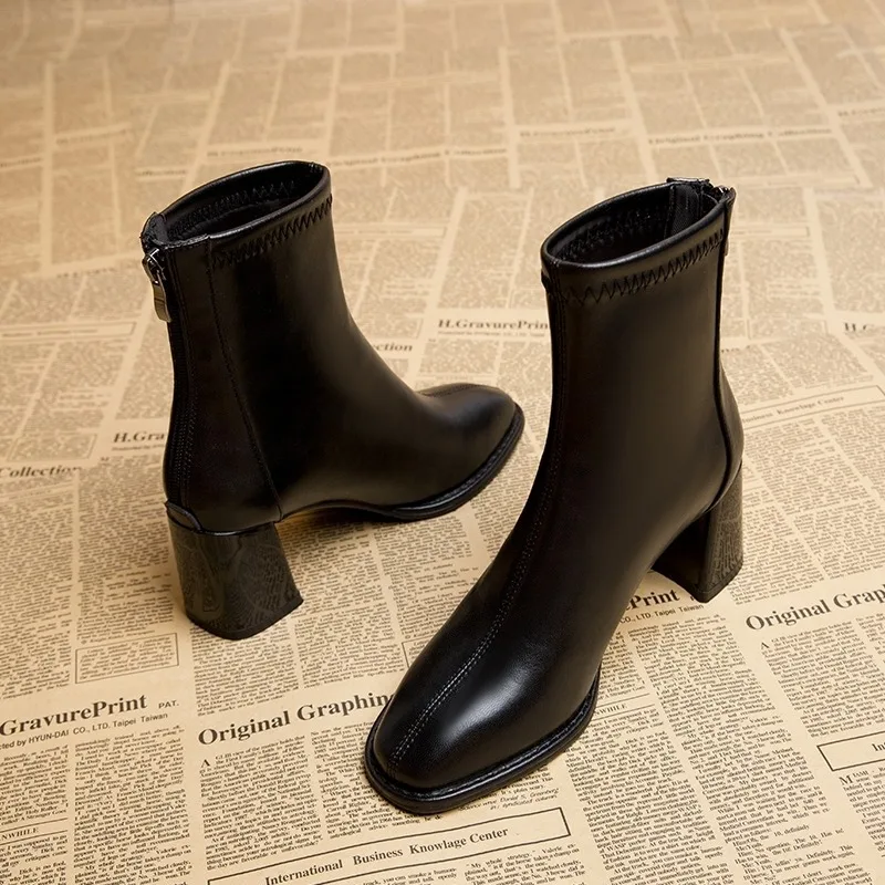 Ботинки женские короткие на среднем каблуке