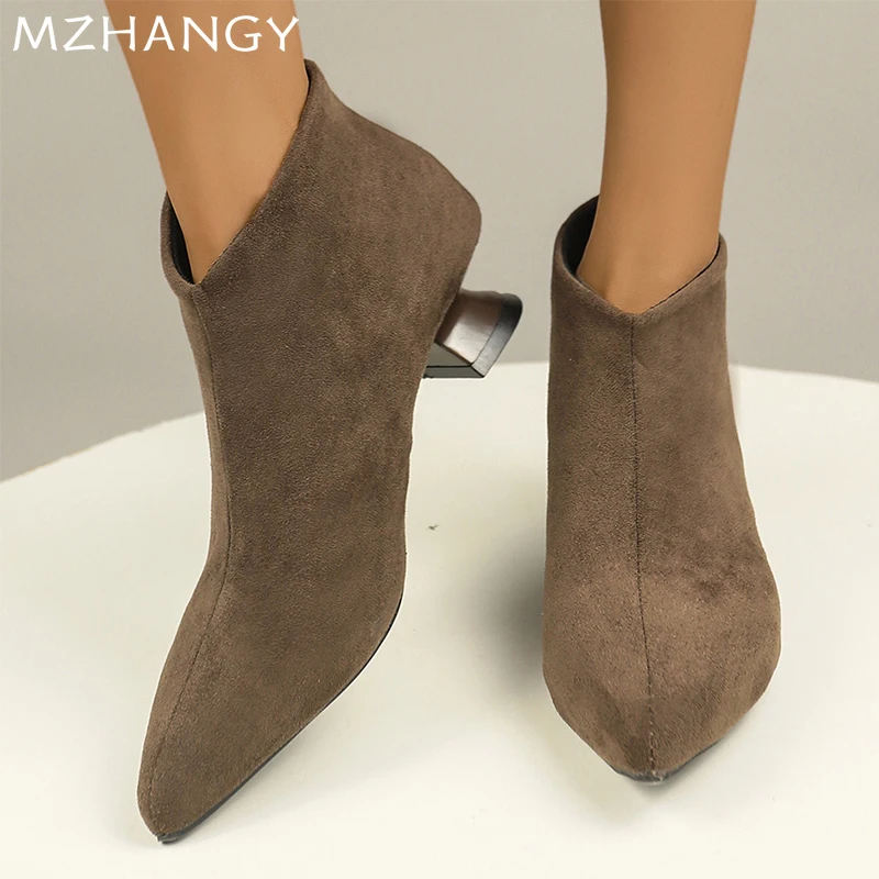 Женские замшевые ботильоны с острым носком на среднем каблуке женская обувь 2024