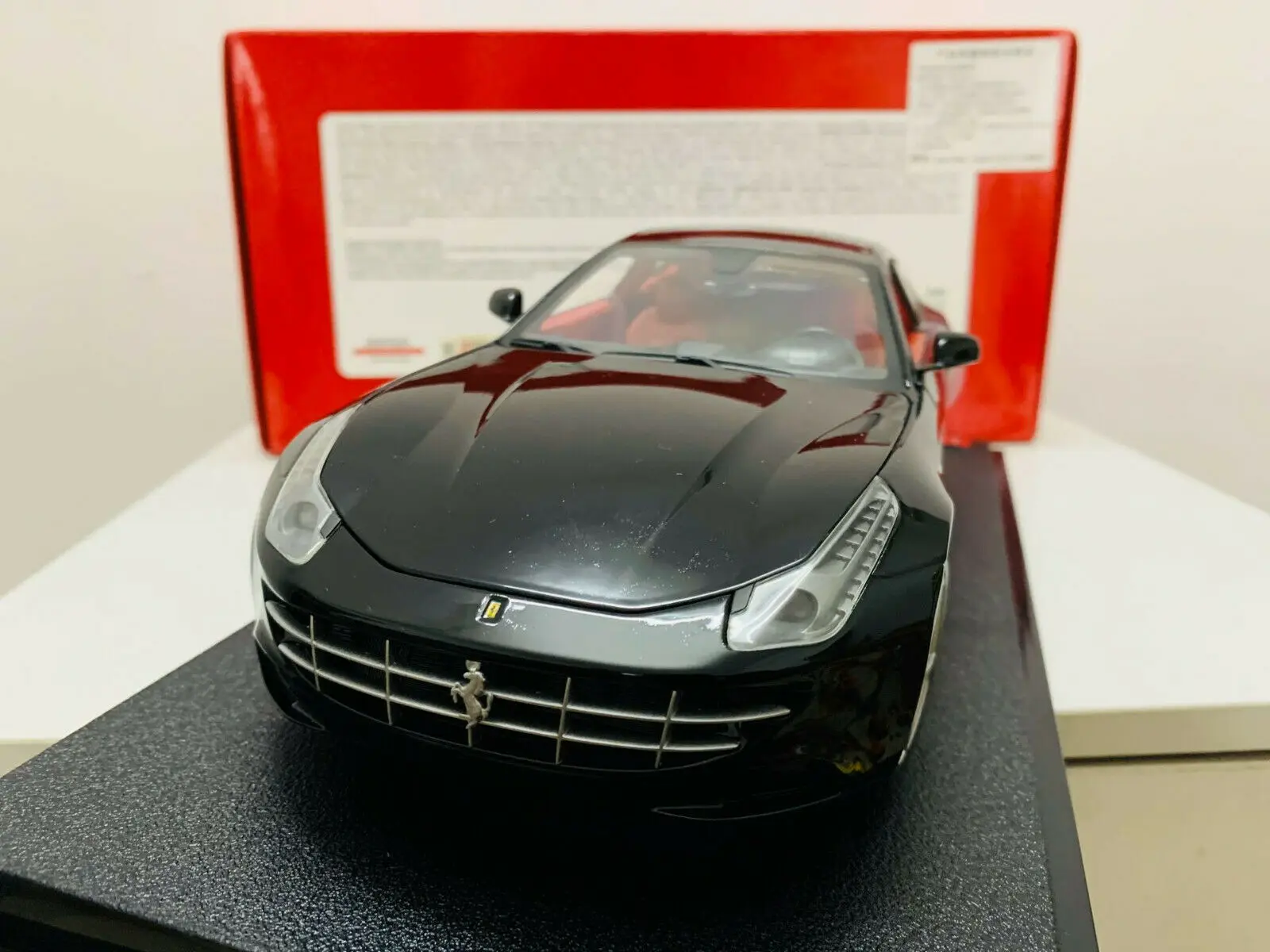 Модель автомобиля под давлением в масштабе 1/18 FF черная 2 открытая дверь X5526