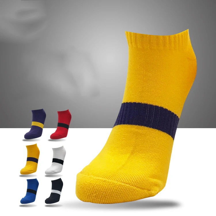 Adult Comfortable Breathable Anti slip and Sweat-absorbing Sports Short Tube Basketball Training Socks For Men Cycling Socks