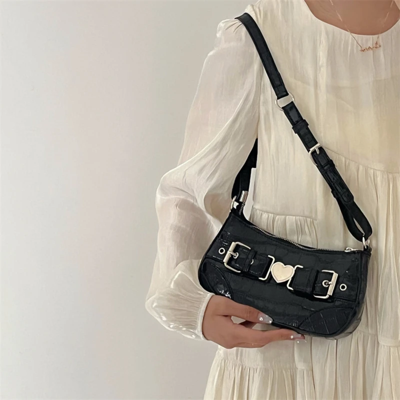 

2023 Fashion Metal Heart Handbags For Women Cool Shoulder Bag 2023 Pattern Black Hot Girls Underarm Cell Phone Bag