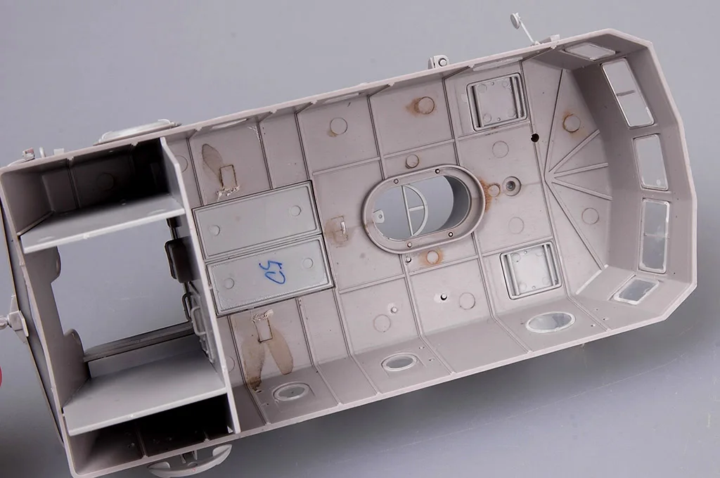 Фото Hobbyboss 82430 Масштабная модель 1/35: Амфибийный трактор LWS (ранняя версия), пластиковый конструктор для сборки №4