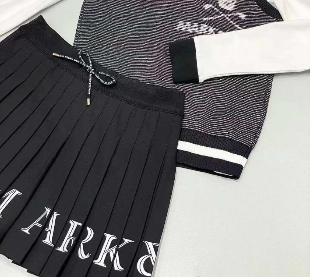 New  Golf Apparel Ladies Casual All-match Fashion Sports Short Skirt Black White Slim Fit Anti-glare Pleat Skirt beautiful lady