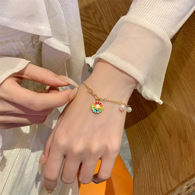 

2023 New Fashion Trend Unique Design Elegant Delicate Colorful Smiley Sun Flower Bracelet Women Jewelry Party Premium Gift