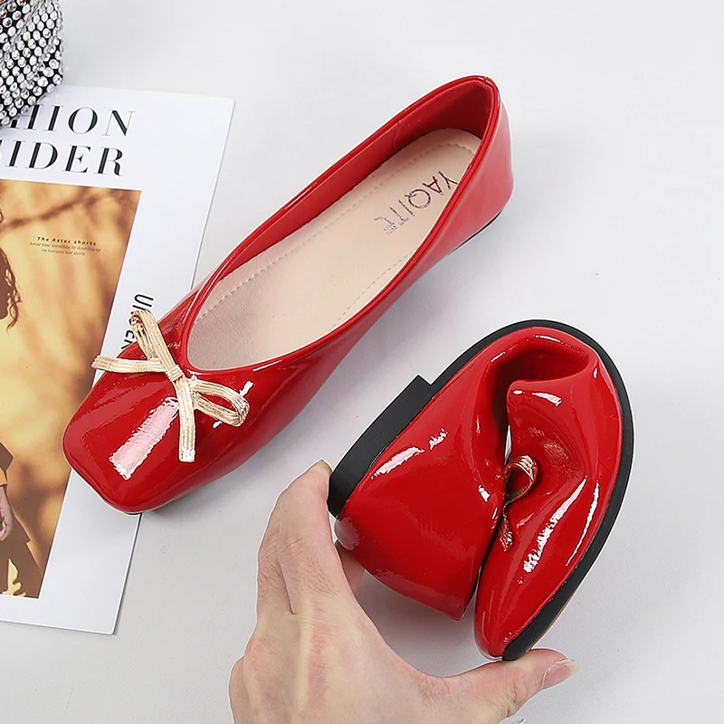 Hot Selling Good Quality Patent Pu With Gold Bow Ladies Flats Womens Casual Shoes