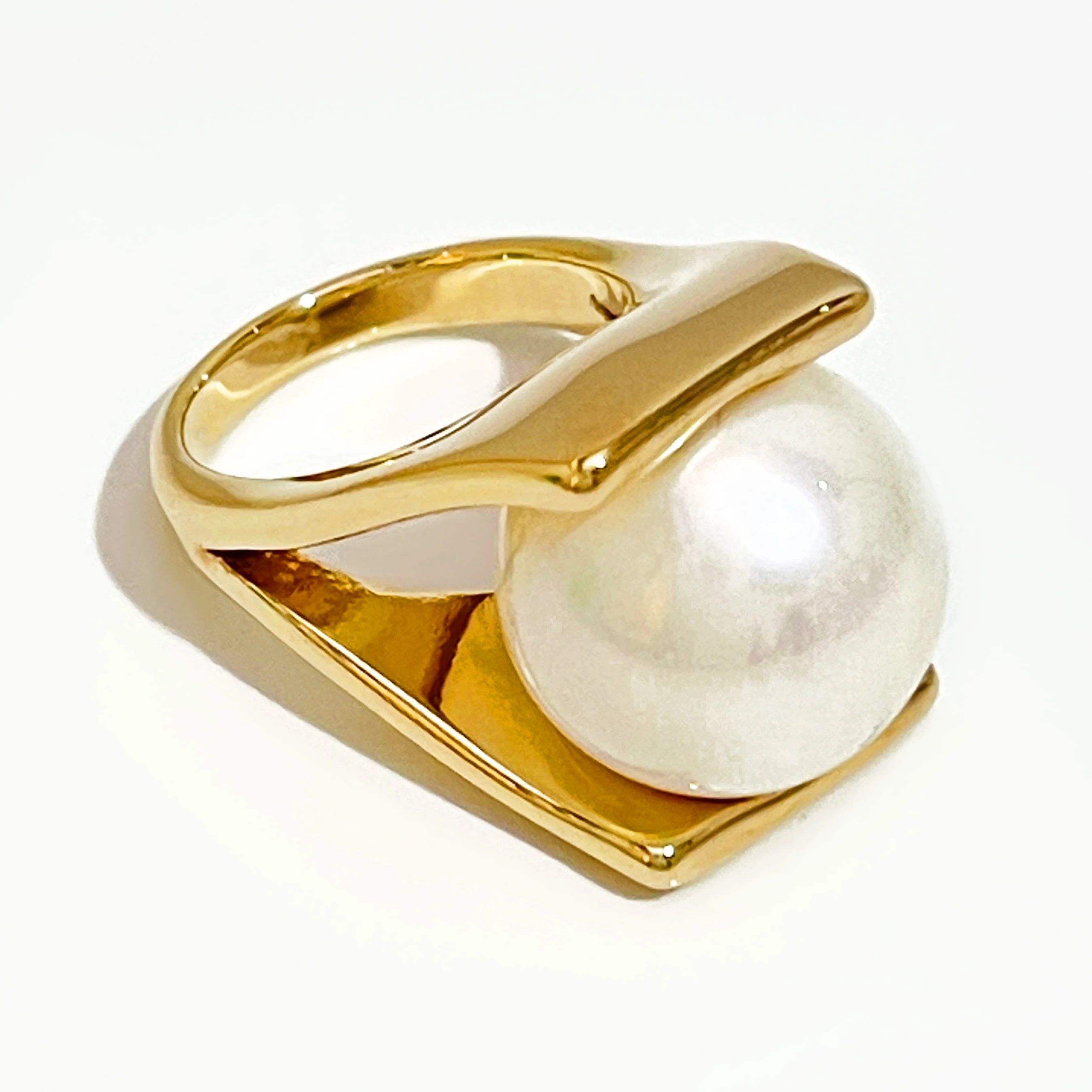 

Peri'sBox Gold Color Large Pearl Ring for Women Morden Bold Statement Ring White Pearl Big Party Rings Jewelry Factory Wholesale