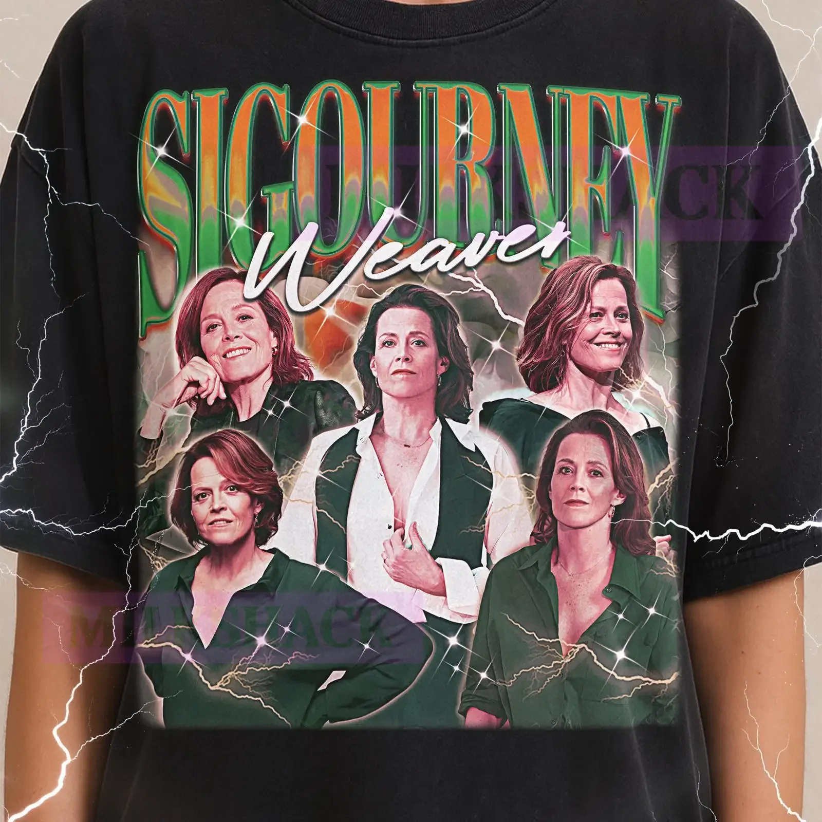Фото Винтажная футболка Sigourney Weaver: культовая актриса, легенда научной фантастики, ретро 90-х, состаренная, эластичная, стильная, мягкая №1