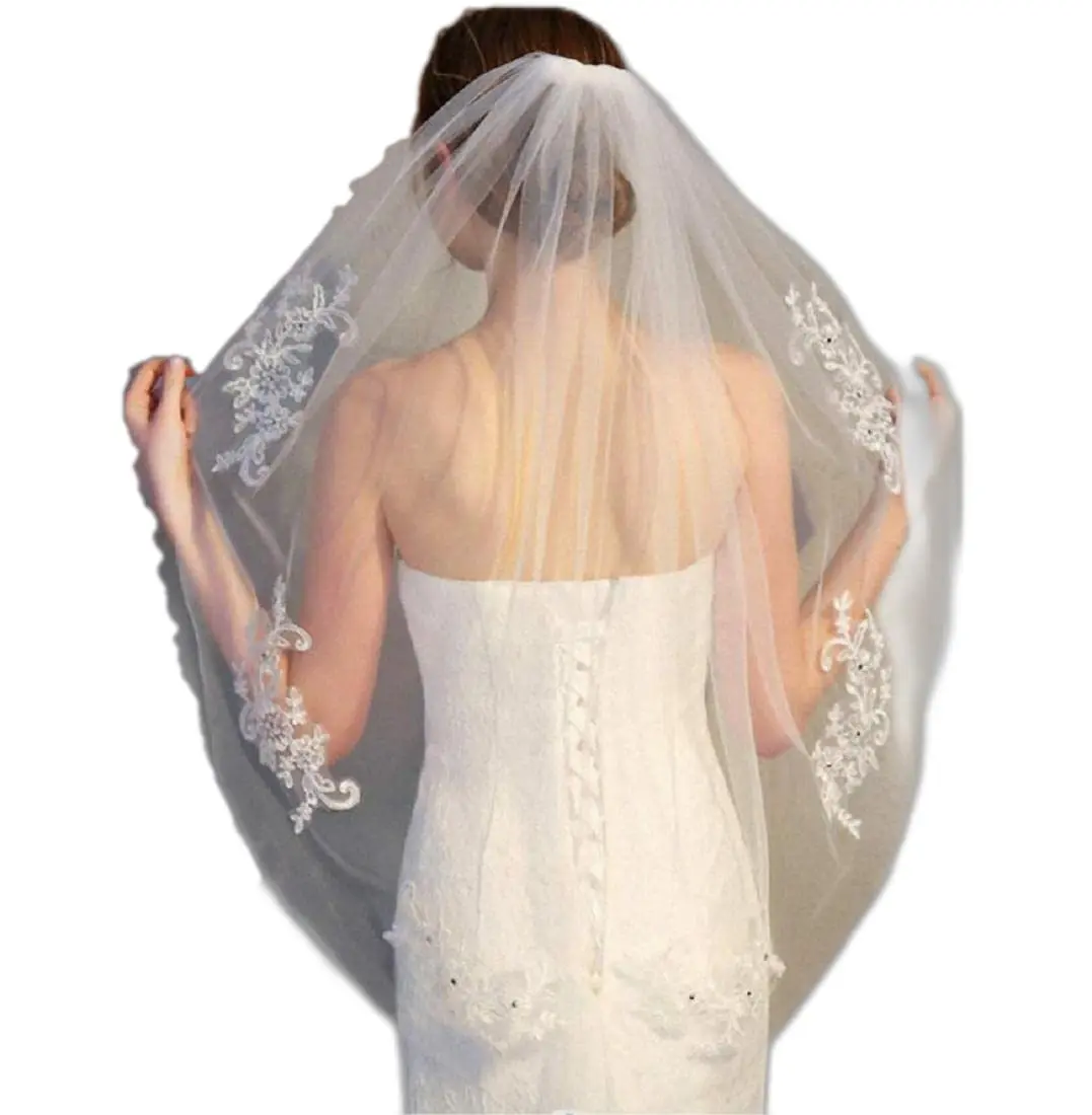 

1 Tier Lace Appliques Bridal Veil Crystal Beaded Tulle Wedding Veils with Comb 2023
