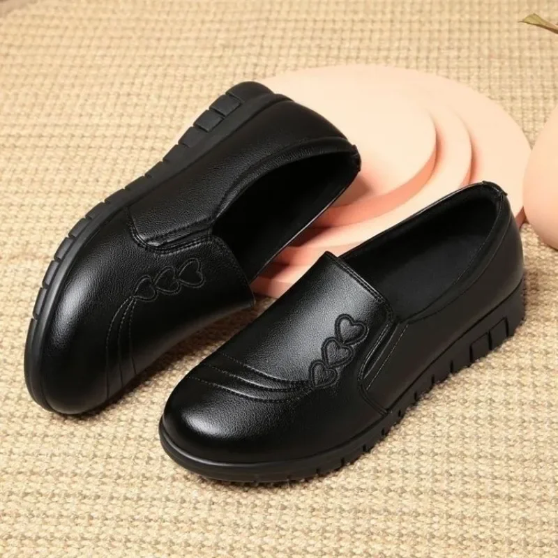 

Shoes Spring Soft Soled Mother Black Single Shoes Leather Non-slip Casual Comfortable Middle-aged Ladies Flat Shoes Ladies Shoes