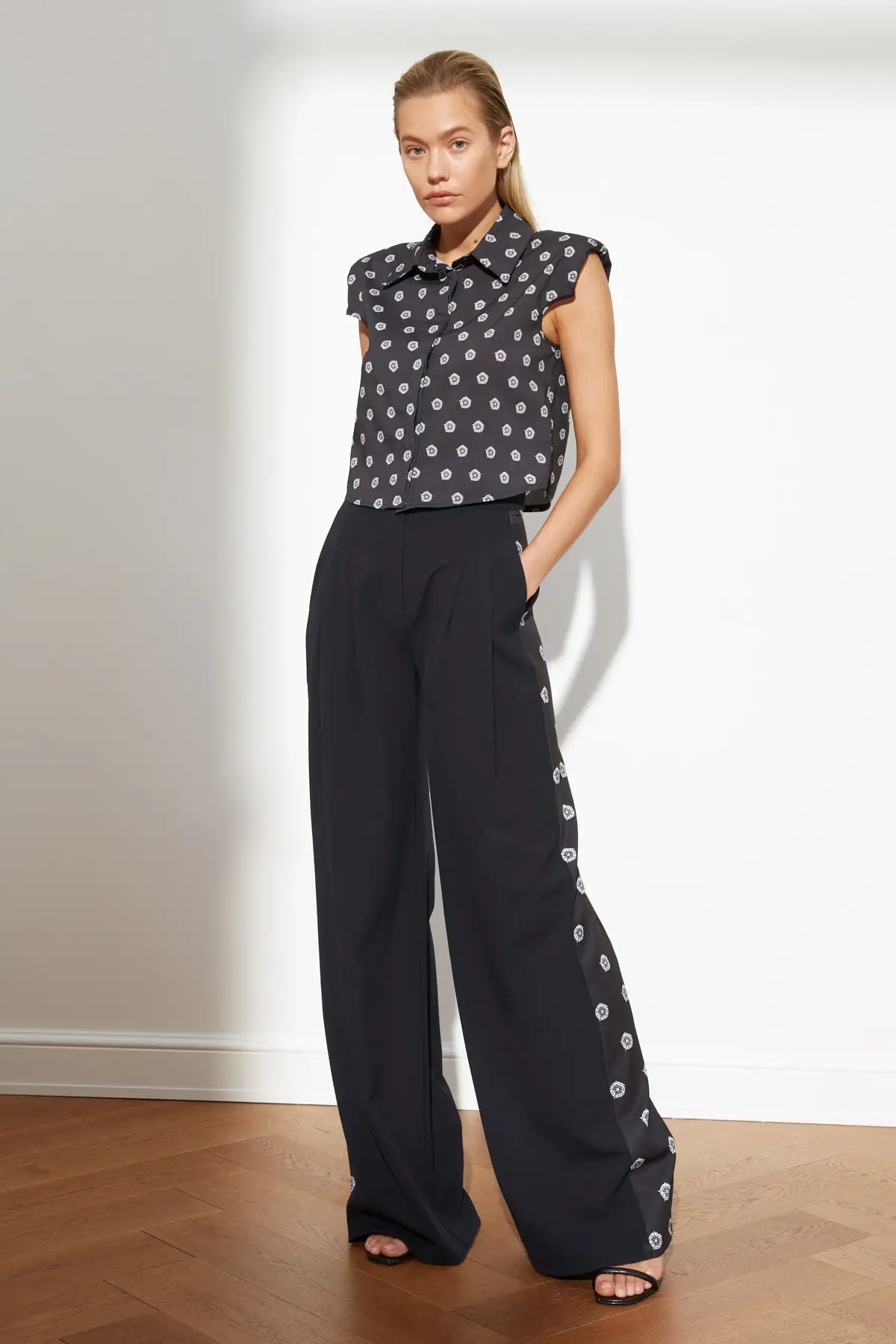 

Trendyol Embroidered Pants TWOSS21PL0322