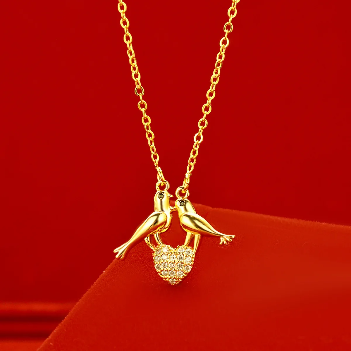 Ожерелье из 18-каратного золота подвеска AU750 для женщин в форме сердца циркон