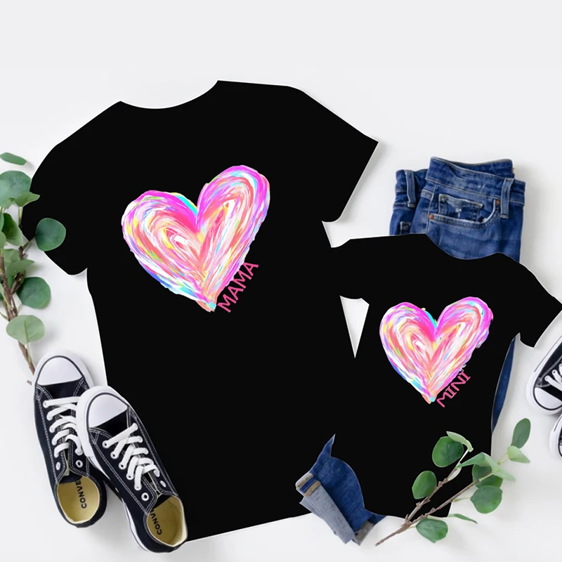 

Футболка с надписью «Love Mommy and Me»