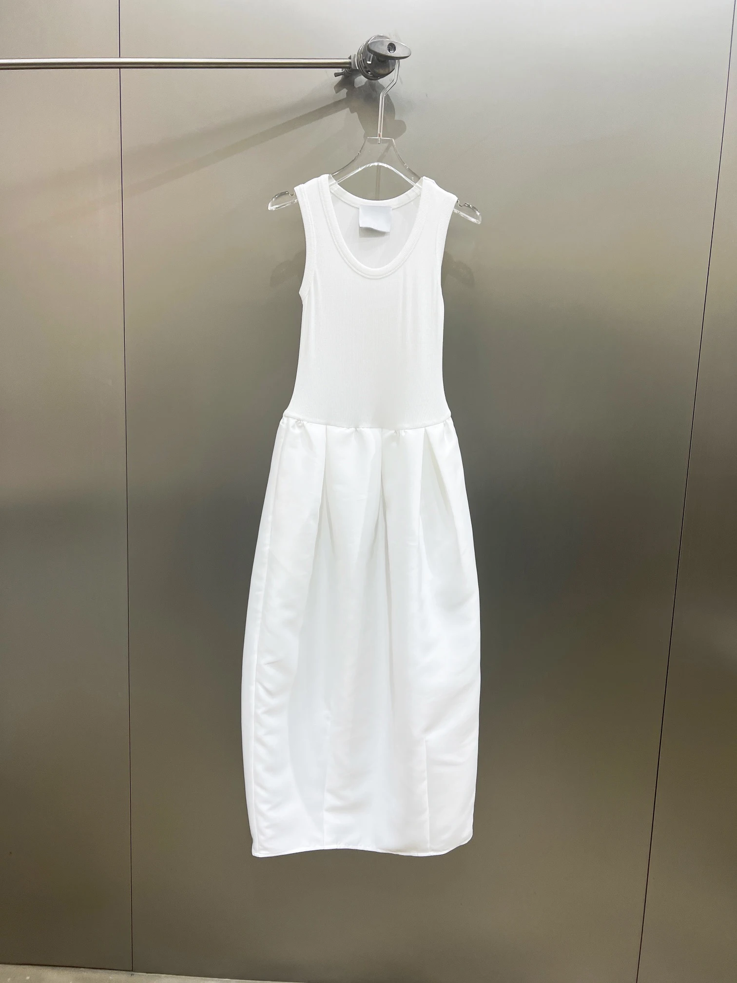 2023 spring and summer new bulb vest dress simple retro mid-length dress show slim legs
