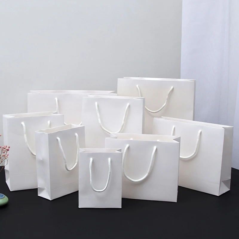 

Картонные подарочные пакеты с логотипом