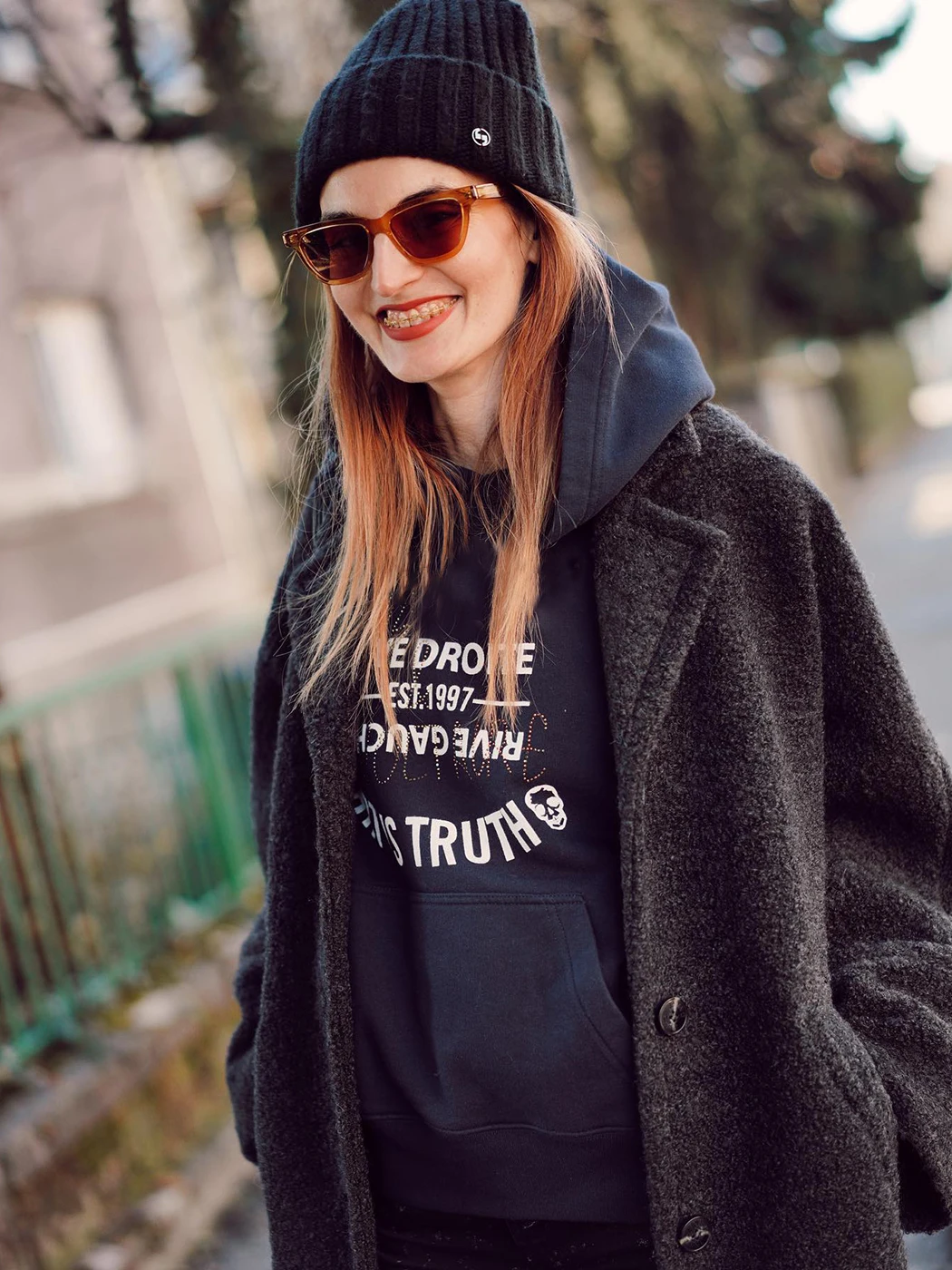 

Женский хлопковый свитшот с капюшоном, повседневный художественный свитшот с буквенным принтом, украшенный бисером, в стиле рок/панк, весна...