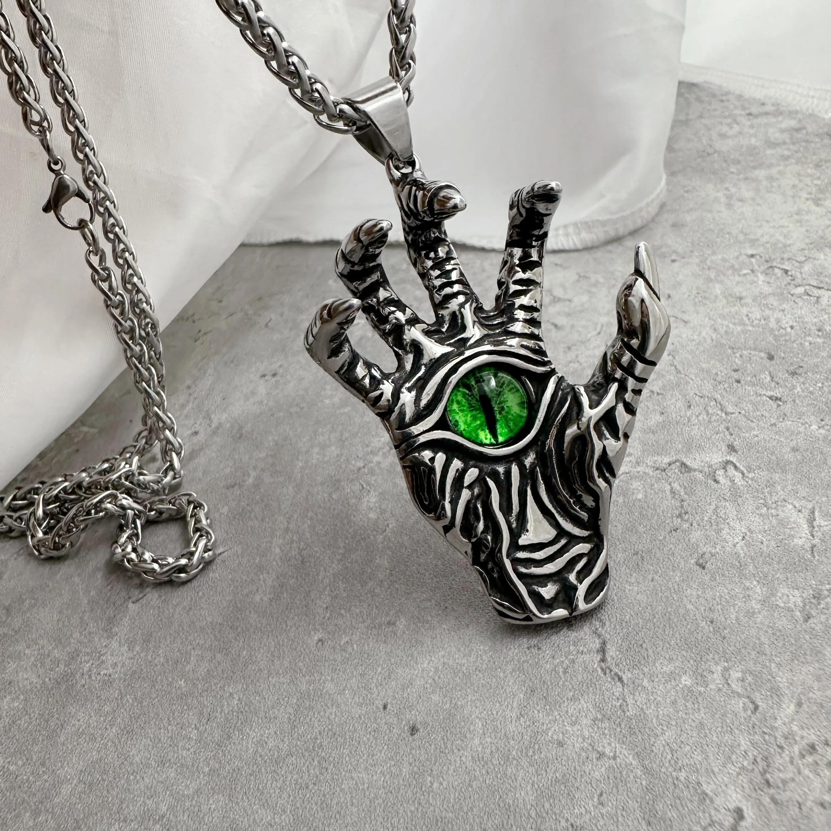 

Eye of the demon necklace gentleman personality hip-hop ins fashion titanium steel pendant light luxury joker sweater chain rest