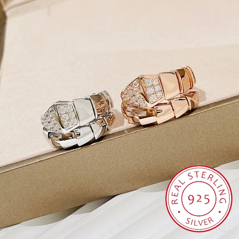 

Женское кольцо из серебра 925 пробы, с цирконом