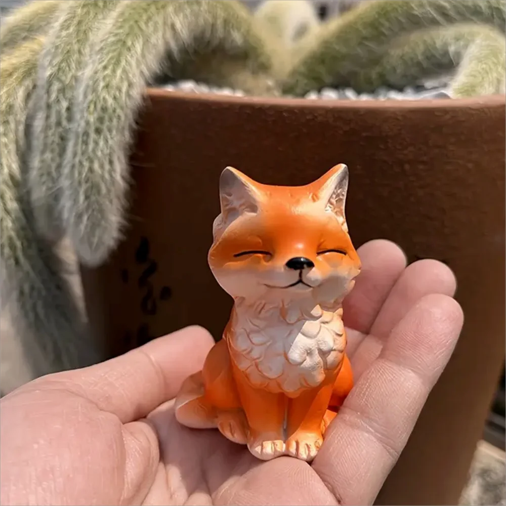 

Миниатюрные милые маленькие фигурки лисы, орнамент, мультяшная модель для дома, гостиной, микро-вид, стол, украшения для комнаты