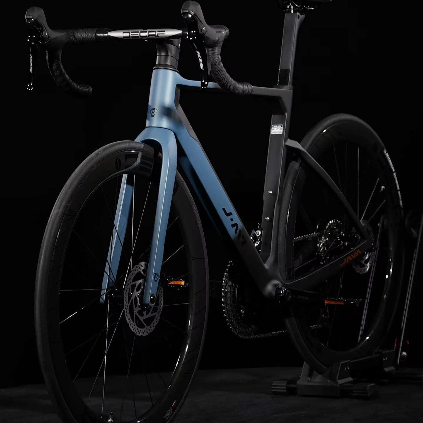 Шоссейный велосипед из углеродного волокна