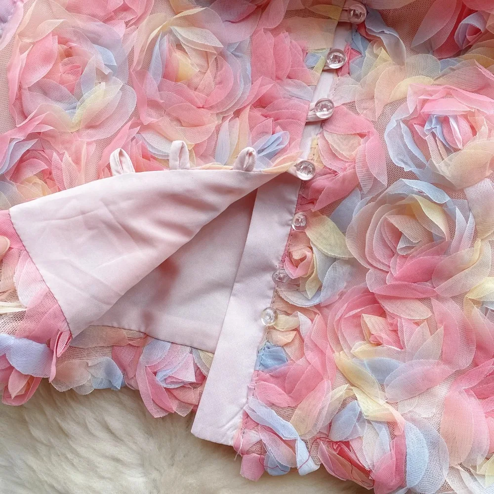 Женское облегающее мини-платье с трехмерным цветком и короткими рукавами