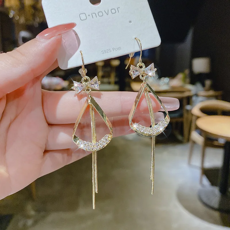 

Korean Dongdaemun temperament tassel long zircon tassel earrings earhook female Internet celebrity high-end fashion earrings