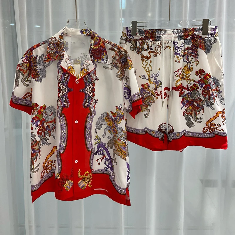 Летний комплект из рубашки с коротким рукавом и шортов