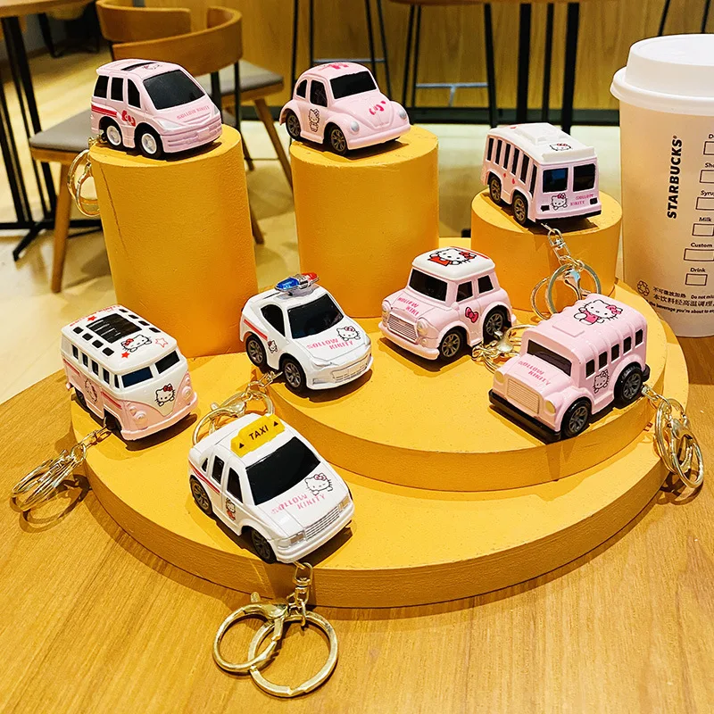 

Брелок Sanrio с героями мультфильмов Hellokitty, полицейский автомобиль, скорой помощи, школьный автобус, украшение для автомобиля, подвеска для пары, подарок