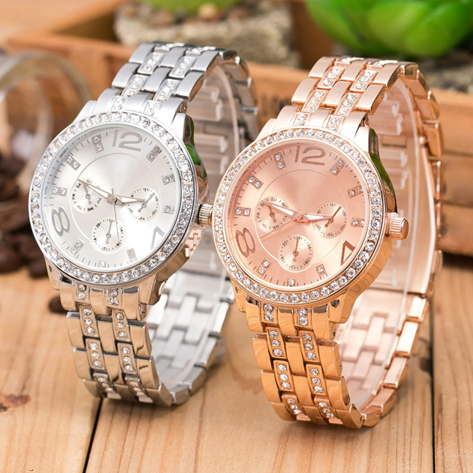 

Couple Fashion Quartz Watch Easy to Read Dial Glitter Crystal Bracelet Analog Watch for Girlfriend Birthday Gift H9