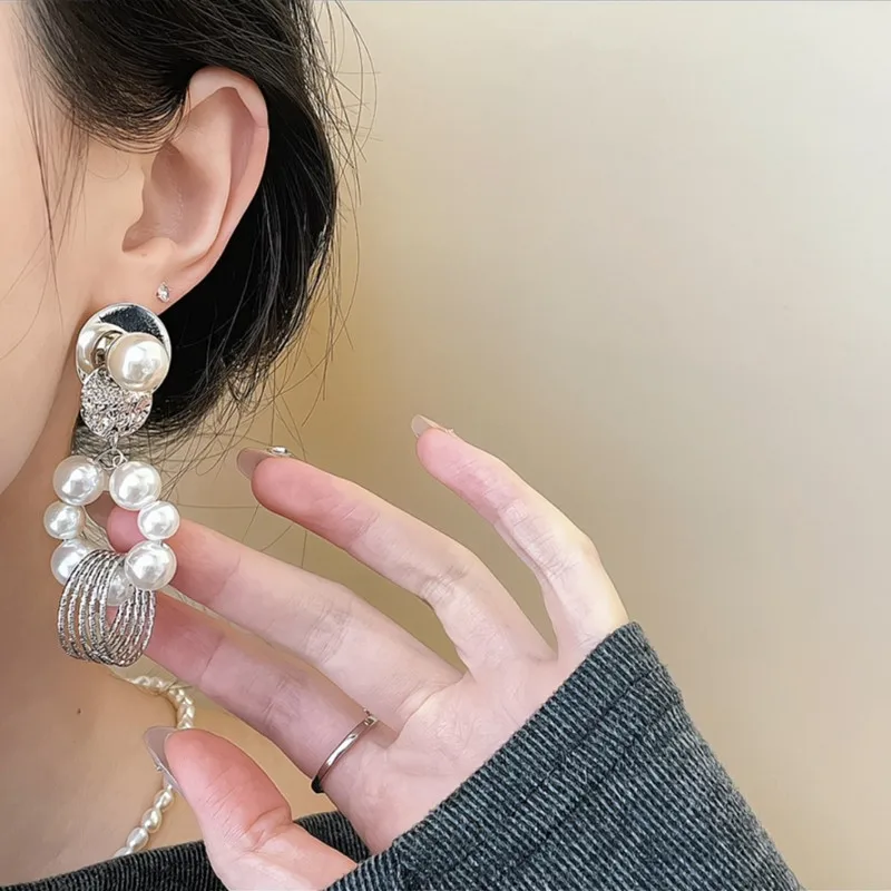 Круглые металлические серьги-подвески с жемчугом в европейском и американском