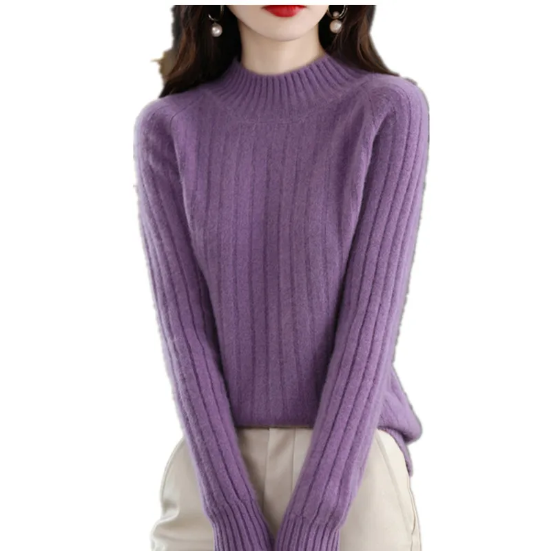 Женский трикотажный пуловер с высоким воротником и коротким рукавом