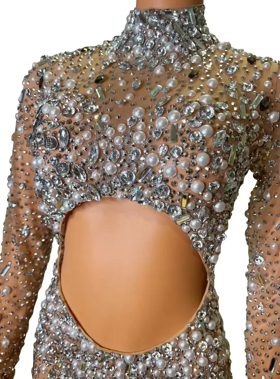 Прозрачное длинное платье с блестящими стразами и жемчугом вечерний костюм для