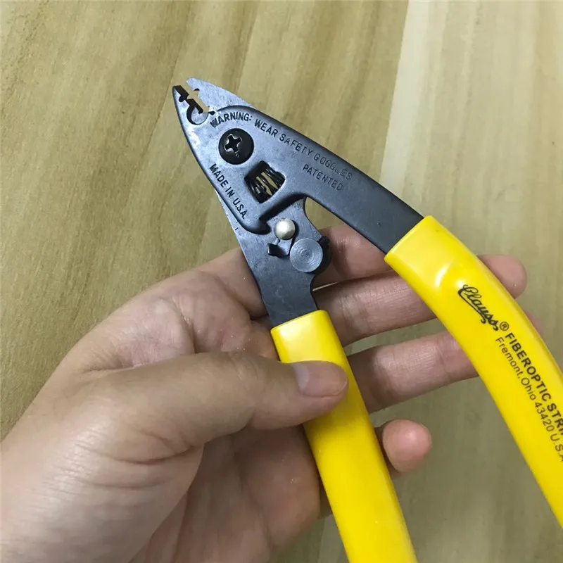 Clauss CFS-2 Fiberoptic Stripper For Stripping 125 Micron Fiber with 250μm Buffer Coating Fremont Ohio 43430 Made in USA