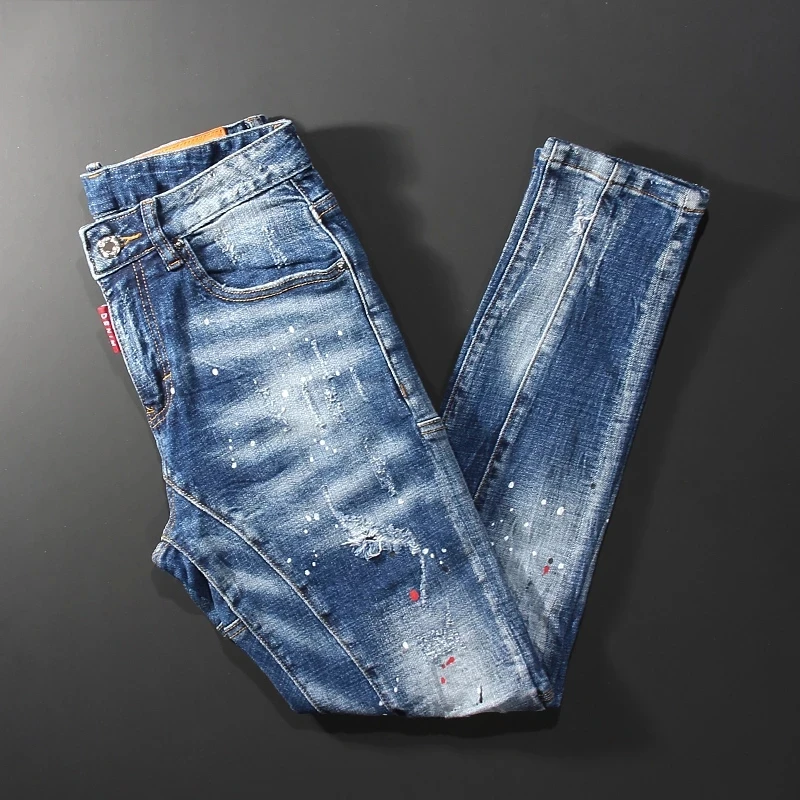 

Jeans Pria Ala Jalanan Mode Jeans Sobek Ramping Elastis Abu-abu Hitam Retro Celana Denim Hip Hop Lukis Saku Desainer Pria Hombre