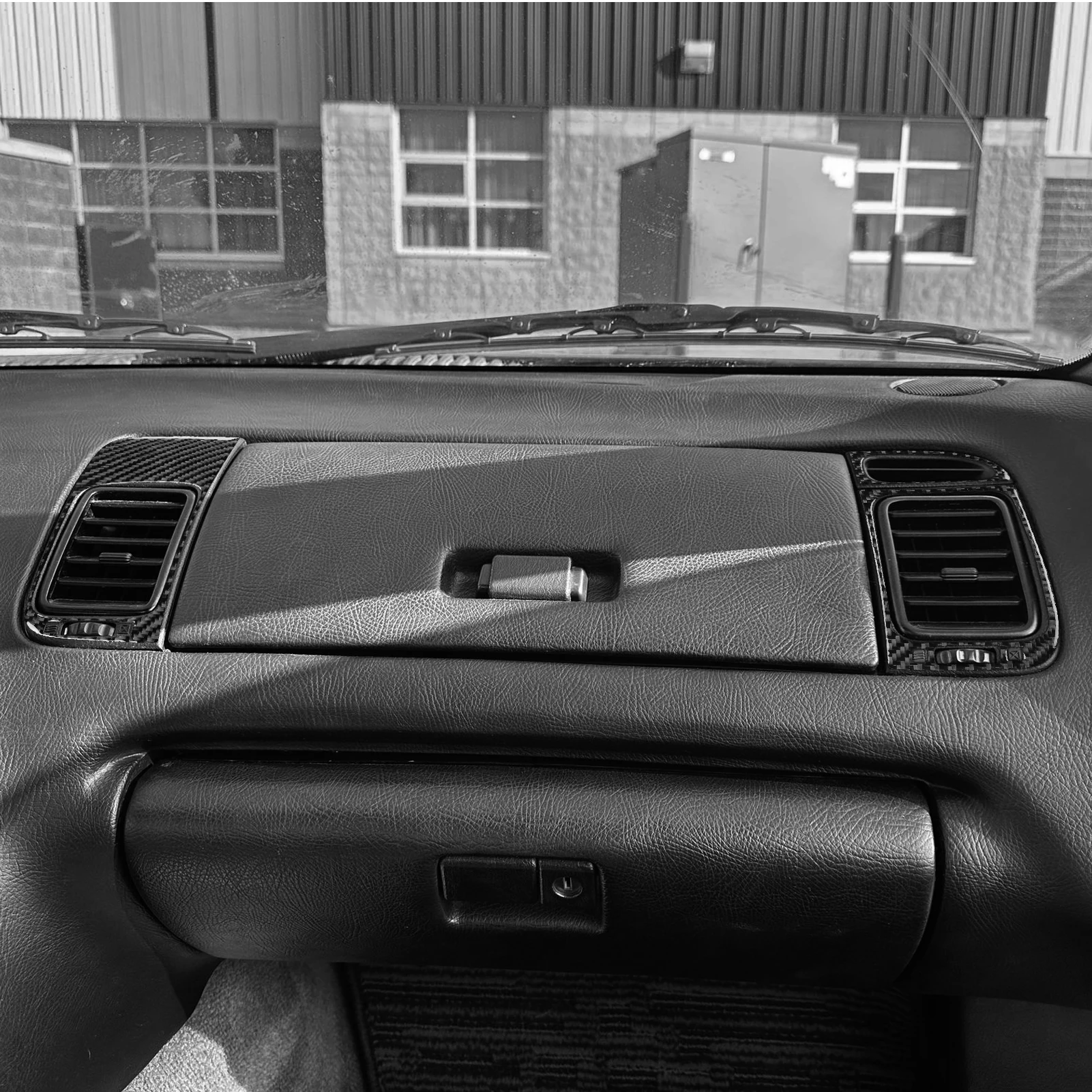 Фото Настоящие автомобильные аксессуары из углеродного волокна, мягкая наклейка на вентиляционное отверстие пассажира для Toyota Supra MK4 JZA80/A80 1993 1994 95 96 97-2002 №2