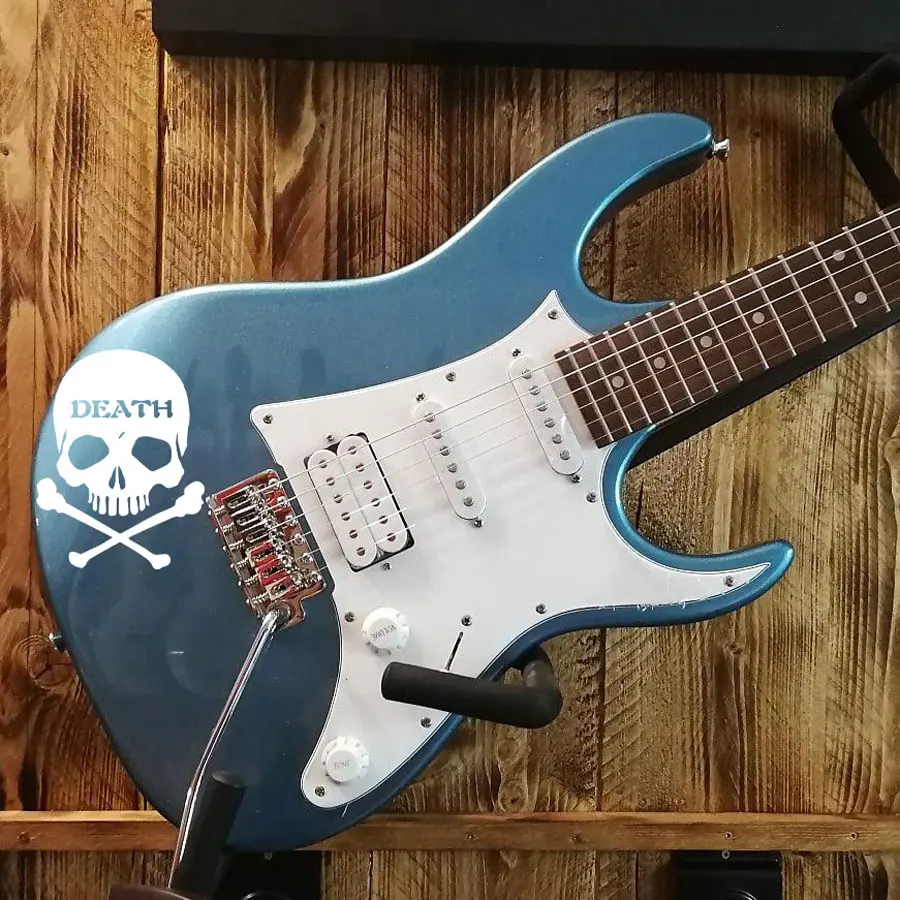 Виниловая наклейка в металлическом стиле для электрогитары персональная