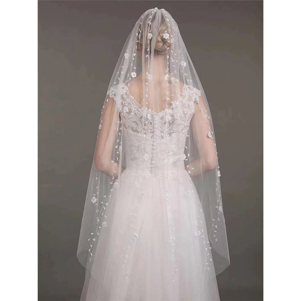 

High-end Ornate 3D Flowers Wedding Veils One-Layer Fingertip Veil Lace Appliqued Wedding Accessories Come With Comb