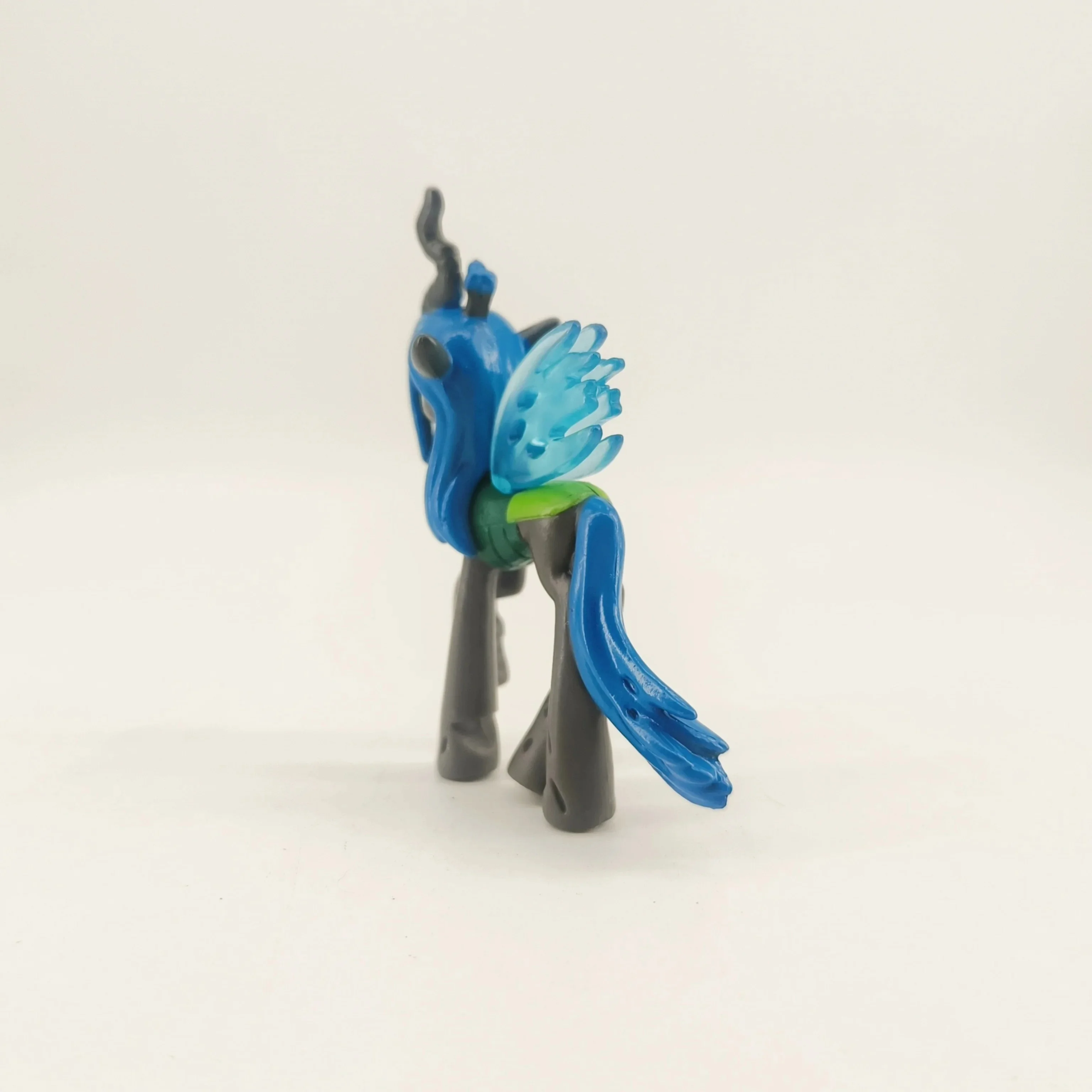 Фото Редкая фигурка маленькой лошадки Queen Chrysalis, ПВХ, 6,5 см, аниме-фигурки, мультяшная модель питомца, коллекционная кукла, подарок, игрушка №4