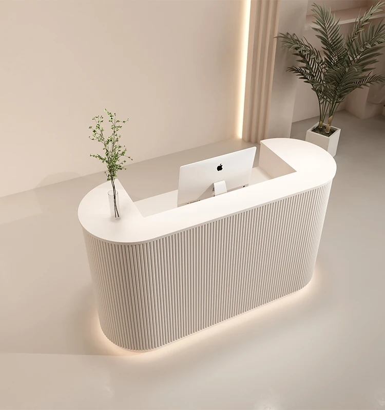 Простой современный стол для магазина одежды изогнутая панель оформления заказа