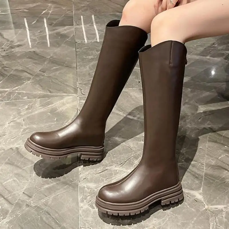 

Женские сапоги до колена на платформе, Длинные Нескользящие сапоги из искусственной кожи на молнии, с плюшевой подкладкой, на квадратном каблуке, Осень-зима 2023