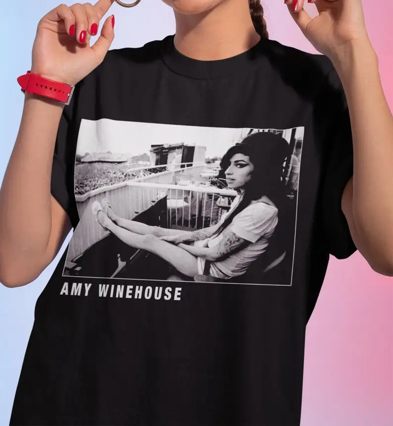 Футболка Amy Winehouse унисекс подарок для любителей Эми Винкрей черная футболка с