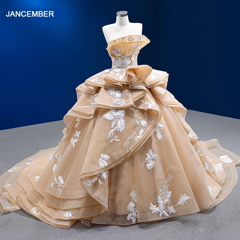 Современное длинное цельнокроеное платье