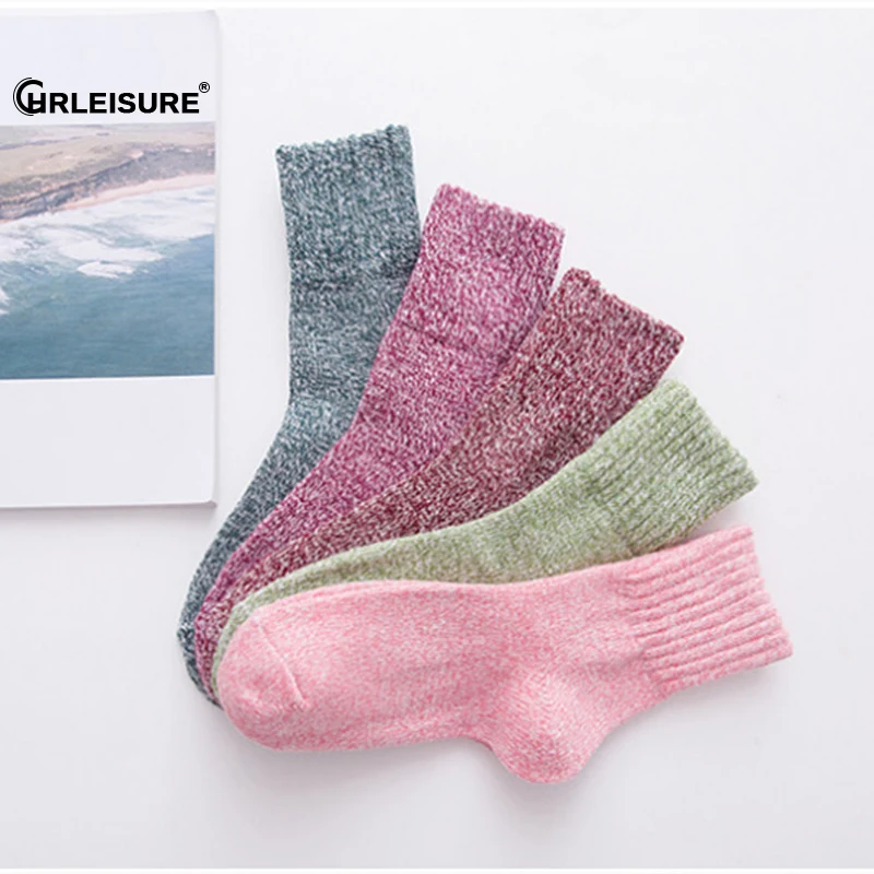 

CHRLEISURE 5Pairs/lot New Witner Thick Warm Wool Women Socks Snow Pattern Vintage Christmas Socks Colorful Socks