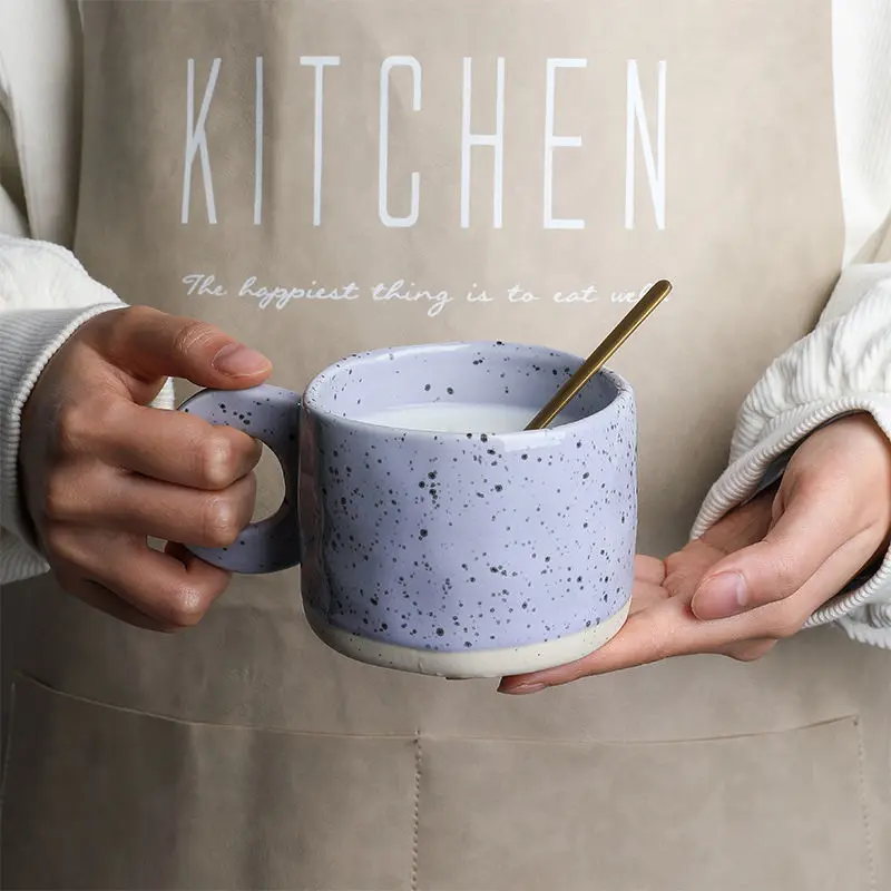 Керамическая кружка с кольцом 300 мл фарфоровая современным принтом для кофе