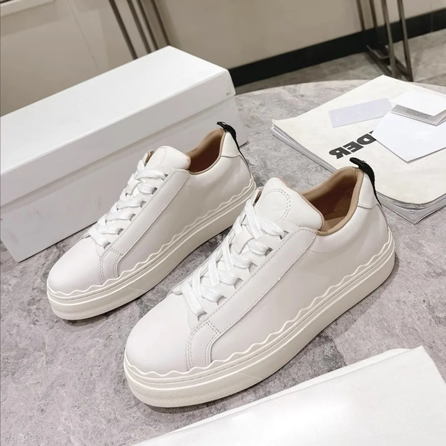 

2023 летние роскошные высококачественные маленькие белые женские туфли из натуральной кожи на плоской подошве универсальные повседневные спортивные туфли для скейтборда