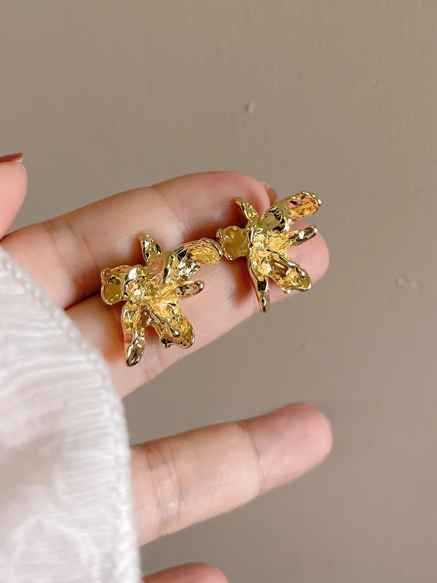 Golden Blossom Light Роскошные зажимы для ушей от комаров High Sense Осень и зима 2024 Новая мода