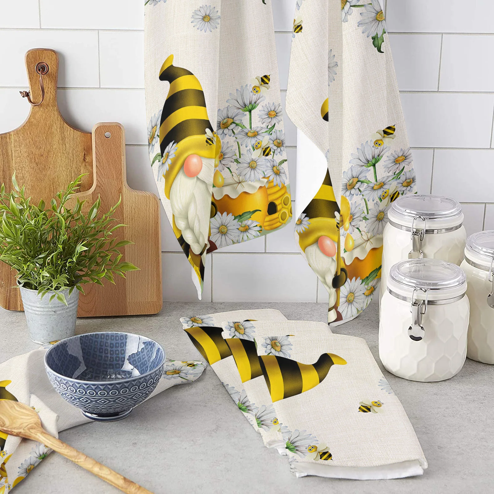 

Daisy Bee Summer Idyllic Bee Gnome Hand Towels Dishcloth Utensils for Kitchen Microfiber Cleaning Cloths Household Wipe Towel